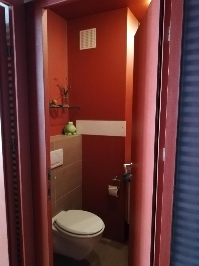 וינה Room In Maisonette With Garden, Parking Place מראה חיצוני תמונה