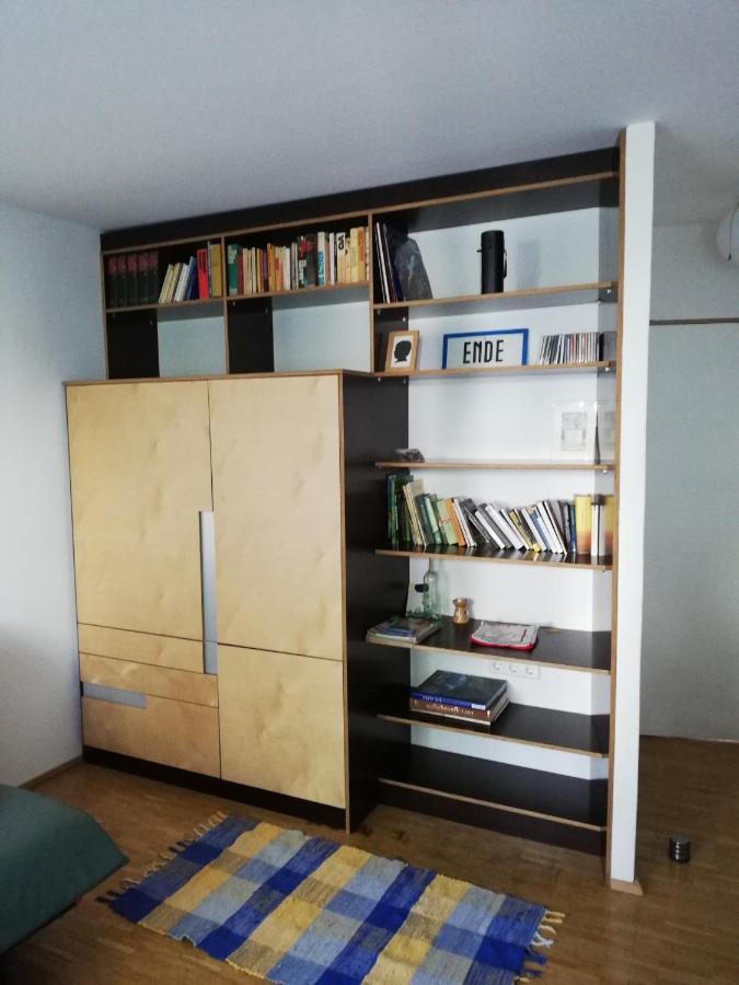 וינה Room In Maisonette With Garden, Parking Place מראה חיצוני תמונה